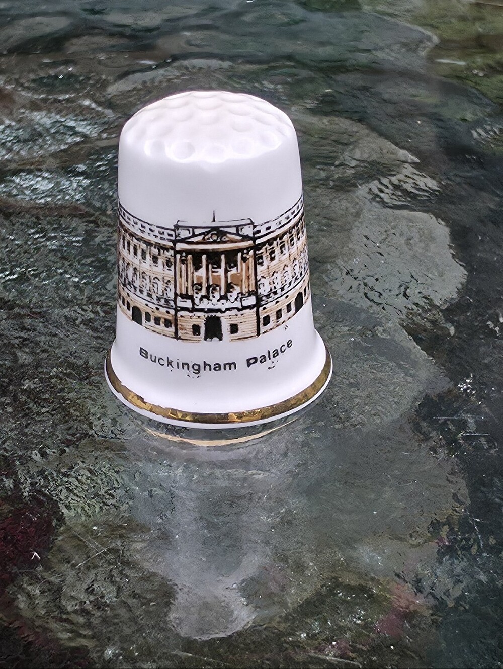 Vintage Buckingham Palace Thimble